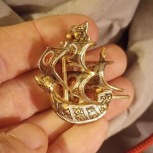 Damascene Spanish galleon ship brooch with black and Red Accents, EUC